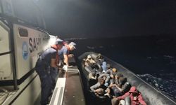 Bot içerisinde 22 düzensiz göçmen yakalandı