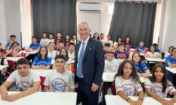 Görenler gözlerine inanamıyor: 27 çift ikiz aynı okulda