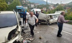 İki aracın çarpıştığı kazada 7 kişi yaralandı