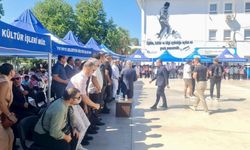Kaymakam Akkaya Menteşeoğlu'nda öğrencilerin okul heyecanına ortak oldu