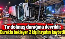 Antalya'da tır devrildi: Durakta bekleyen 2 kişi hayatını kaybetti