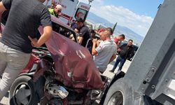 Burdur'da otomobil ile tır çarpıştı: 2 yaralı