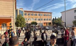 Manisa'da okul önünde silah sesleri yükseldi, Yaralı öğrenciler var