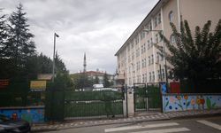 Kızını almaya gelmişti! Okul bahçesinde saldırıya uğradı
