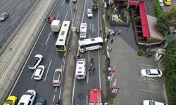 Servis midibüsü kaza yaptı: 9 yaralı
