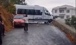 Okul servisi duvara çarptı: 1 yaralı