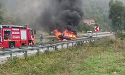 Takla atan otomobil alevlere teslim oldu: 1 yaralı