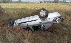 Takla atan otomobilin sürücüsü yaralandı