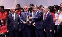 Muğla Valisi Akbıyık’a "Spora Destek Veren Devlet Adamı" ödülü