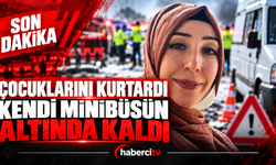 ÇOCUKLARINI KURTARDI, KENDİSİ MİNİBÜSÜN ALTINDA KALDI
