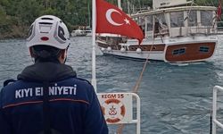Fethiye'de sürüklenen teknedeki 2 kişi kurtarıldı