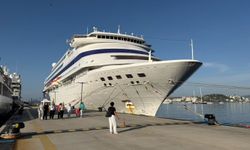 Bodrum'a 3 kruvaziyerle 650 turist geldi