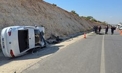 Kavşakta otomobille çarpışan motosikletli hayatını kaybetti
