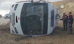Cezaevi nakil aracı devrildi! 2 jandarma ve 1 infaz koruma memuru yaralandı