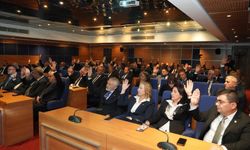 MUTSO'da yeni dönem başladı! H. Koray Özcan yeniden Meclis Başkanı seçildi