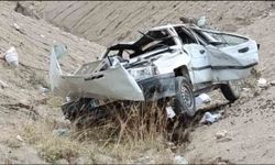 OTOMOBİL UÇURUMDAN YUVARLANDI: 1 ÖLÜ, 1 YARALI!