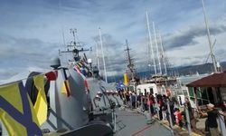 TCG KAŞ savaş gemisi Fethiye'de ziyarete açıldı, yoğun ilgi