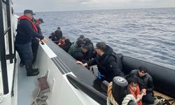 İzmir'de düzensiz göçmen operasyonları! 12'si çocuk, toplam 76 kişi yakalandı