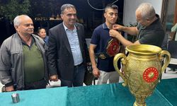 Karaçulhaspor’dan şampiyon güreşçi Kadir Buğra Dikik’e anlamlı ödül