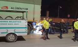 Park halindeki tıra çarpan motosiklet sürücüsü hayatını kaybetti