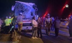 Tur otobüsüyle tırın çarpıştığı kazada 10 kişi yaralandı