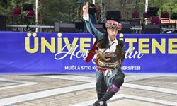 Muğla Sıtkı Koçman Üniversitesinde yeni öğrencilere müzik ve dansla karşılama