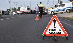 Tır ile otomobil çarpıştı: 1 ölü, 4 yaralı