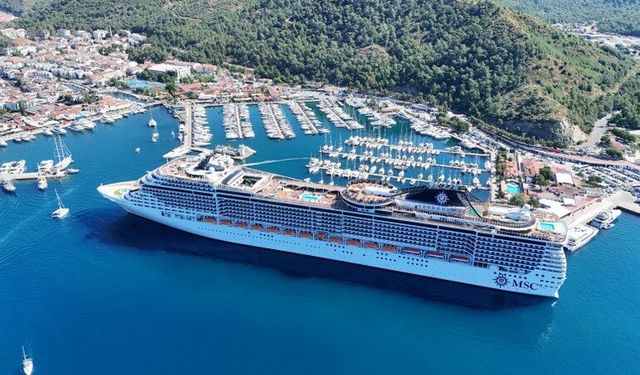 Marmaris'e "MSC Divina" kruvaziyeri 3 bin 786 turistle geldi