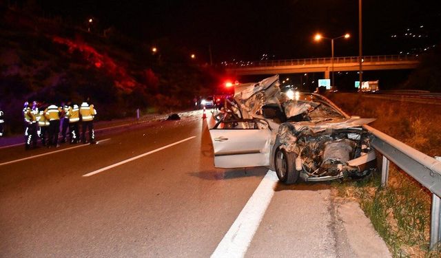 Tırla çarpışan otomobil hurdaya döndü: 18 yaşındaki genç hayatını kaybetti