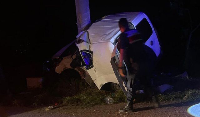 Direğe çarpan araçtaki 2 kişi öldü, 2 kişi de yaralandı