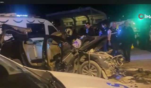 Otomobil kamyona çarptı: 3 ölü, 1 yaralı