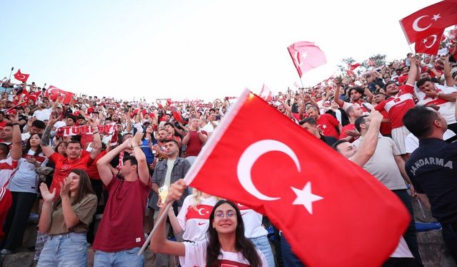 Antiphellos Antik Tiyatrosu'nda milli maç heyecanı