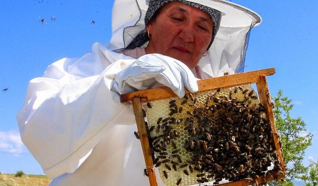 Kazada kaybettiği kocasının hobisini geçim kaynağına dönüştürdü