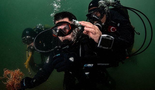 Bakan Kurum dip çamuru temizliği yapılan İzmit Körfezi’ne daldı