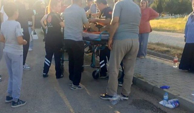 Otomobil elektrik direğine çarptı: 5 yaralı