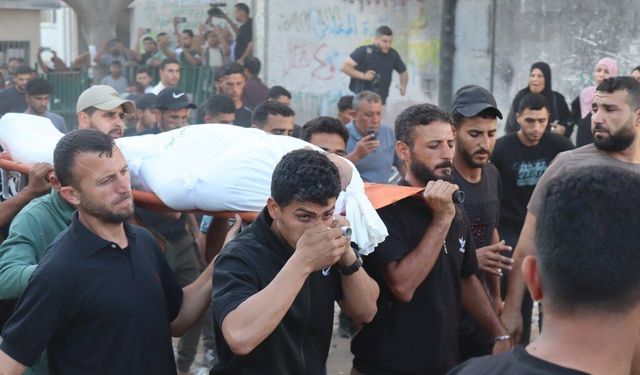 Katil israil, Gazze’de yerinden edilen sivilleri vurdu: 6 ölü, 15 yaralı