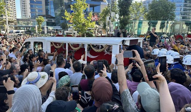 Usta oyuncu Kadir İnanır son yolculuğuna uğurlandı