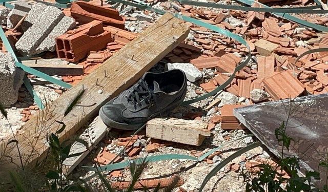 3'üncü kattan düşen kalıp ustası ağır yaralandı