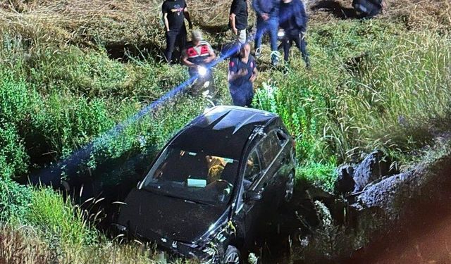 Kontrolden çıkan cip köprüden dereye uçtu: 3 yaralı