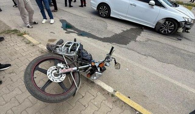 Otomobil ile motosiklet çarpıştı: 2 yaralı