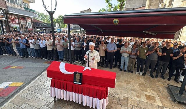 Evinde kalp krizi geçiren polis memuru son yolculuğuna uğurlandı