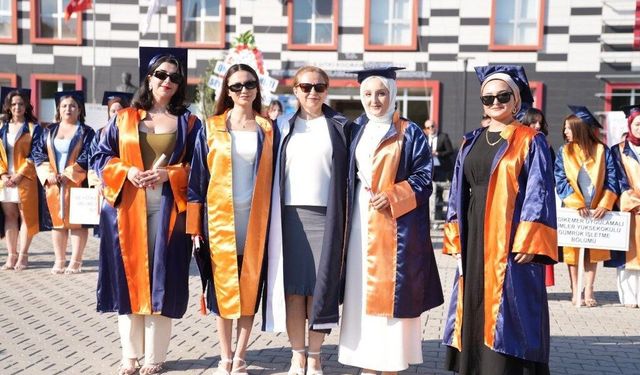 Seydikemer Uygulamalı Bilimler’de mezuniyet coşkusu