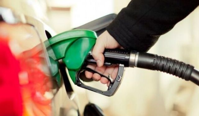 Benzinin litre fiyatına 2,08 lira zam geldi, pompaya ne kadar yansıyacak?