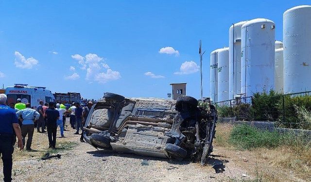 Takla atan otomobilde yaralanan çocuk hayata tutunamadı