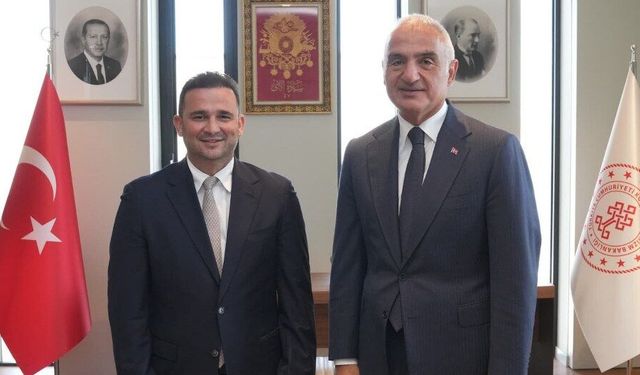 Bakan Ersoy, Torunoğulları'na yeni görevi nedeniyle tebrik ederek, başarı diledi