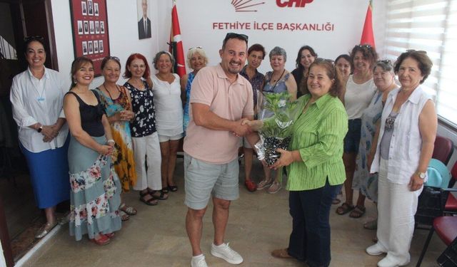 CHP Fethiye Kadın Kolları'ndan halk oyunları eğitmeni Mehmet Yönder'e teşekkür
