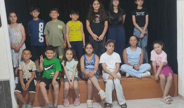 Çocuklar sahnede iyileşiyor: Hatay'da umut veren proje