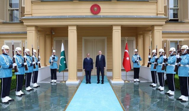 Cumhurbaşkanı Erdoğan'dan Şahbaz Şerif'e Resmi Karşılama