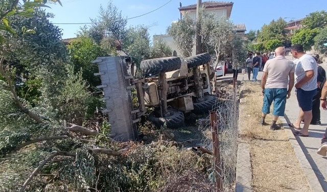 Direksiyon hakimiyetini kaybeden iş makinesi sürücüsü kurtarılamadı
