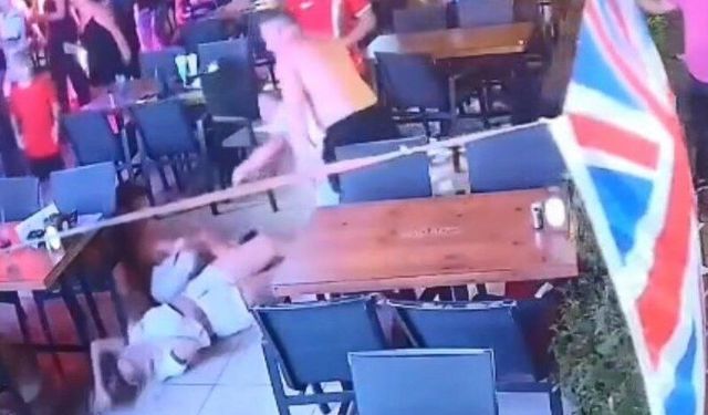 Ailesine saldıran turiste vatandaşlar müdahale etti